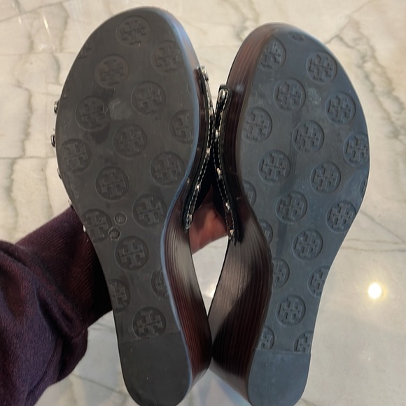 Tory Burch size 8. Worn once. Patent leather logo - Picture 3 of 4